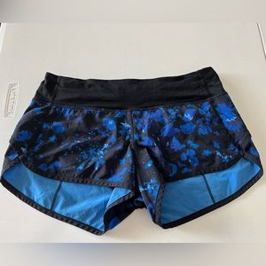 Lululemon- size 4 short